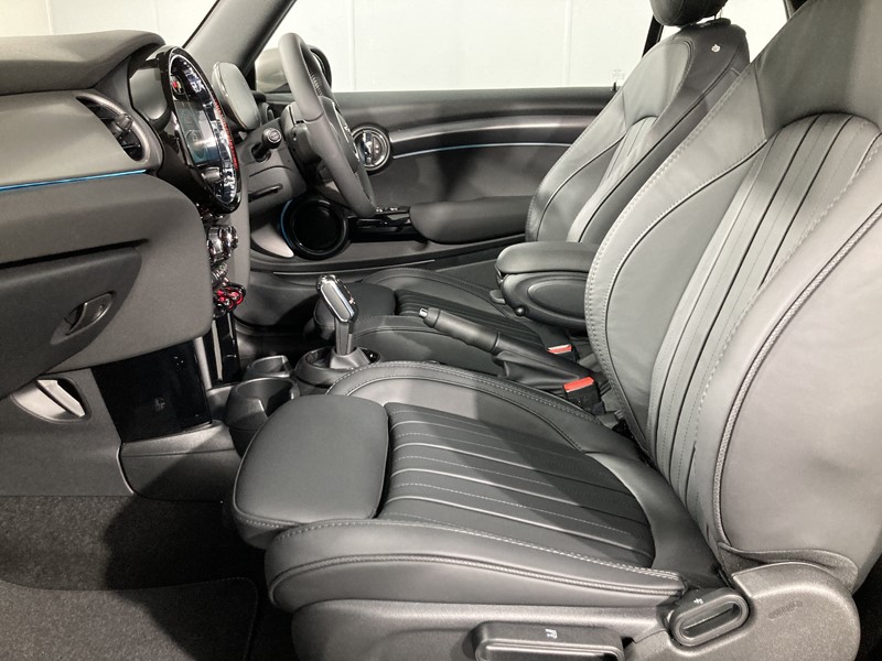 2024 (24) MINI CONVERTIBLE 1.5 Cooper Exclusive Premium 2dr Auto 3291314