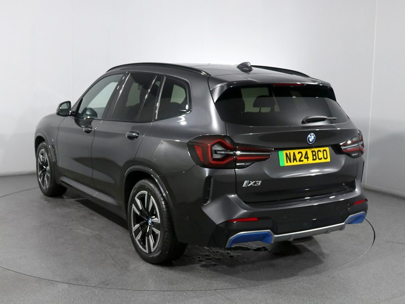 Used 2020 BMW X5 xDrive30d xLine 5dr Auto Phytonic Blue metallic 