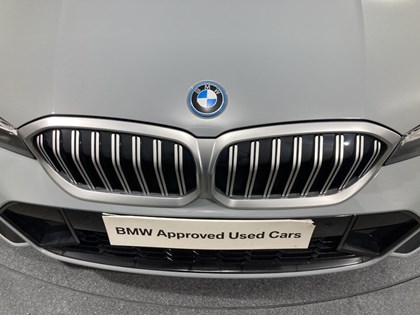 2023 (72) BMW 3 SERIES 330e xDrive M Sport 5dr Step Auto