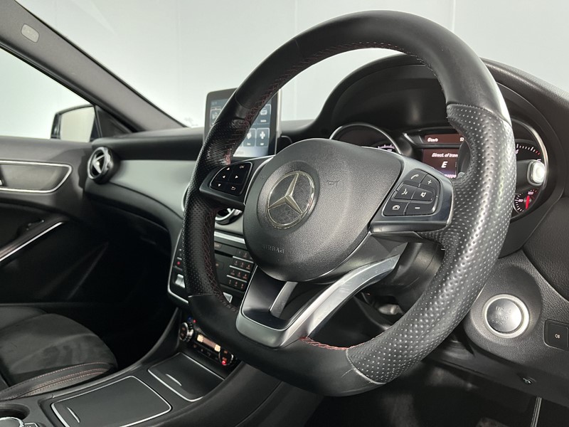 2017 (17) MERCEDES-BENZ GLA 200d AMG Line 5dr Auto 3399396