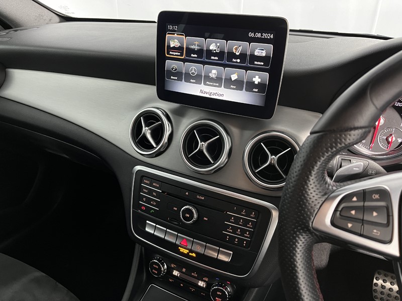 2017 (17) MERCEDES-BENZ GLA 200d AMG Line 5dr Auto 3399398