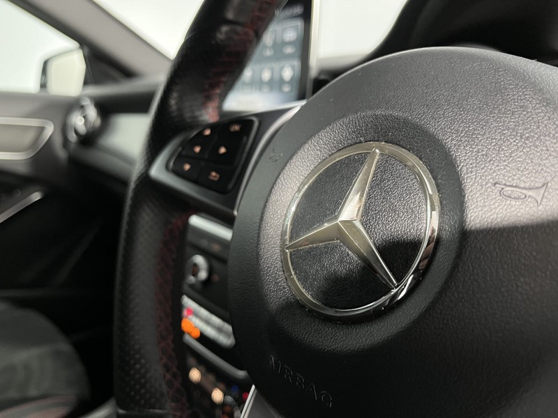 2017 (17) MERCEDES-BENZ GLA 200d AMG Line 5dr Auto 3399412
