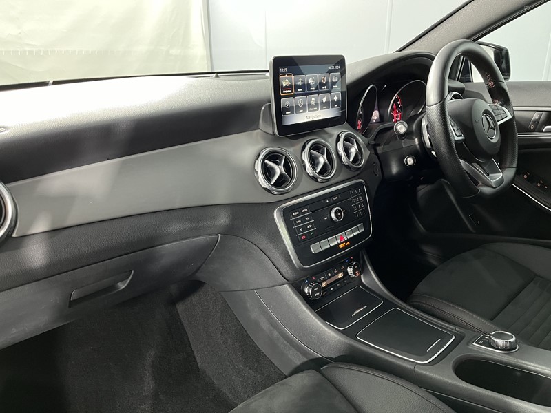 2017 (17) MERCEDES-BENZ GLA 200d AMG Line 5dr Auto 3399397