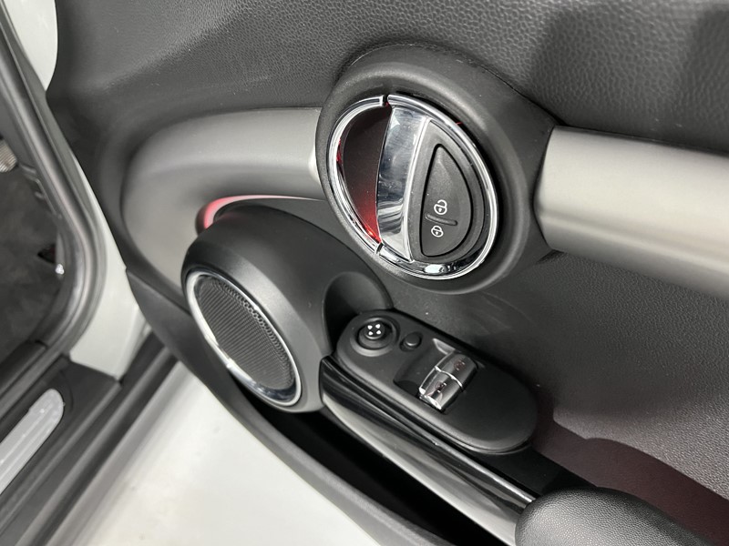 2019 (69) MINI HATCHBACK 1.5 Cooper Exclusive II 3dr Auto 3440734