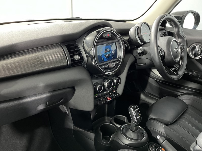 2019 (69) MINI HATCHBACK 1.5 Cooper Exclusive II 3dr Auto 3440722