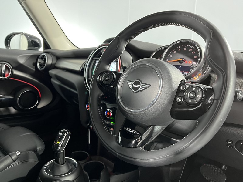 2019 (69) MINI HATCHBACK 1.5 Cooper Exclusive II 3dr Auto 3440721