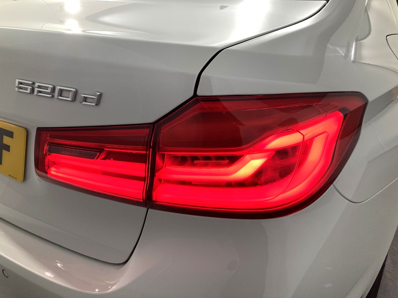 2019 (69) BMW 5 SERIES 520d SE 4dr Auto 3449343