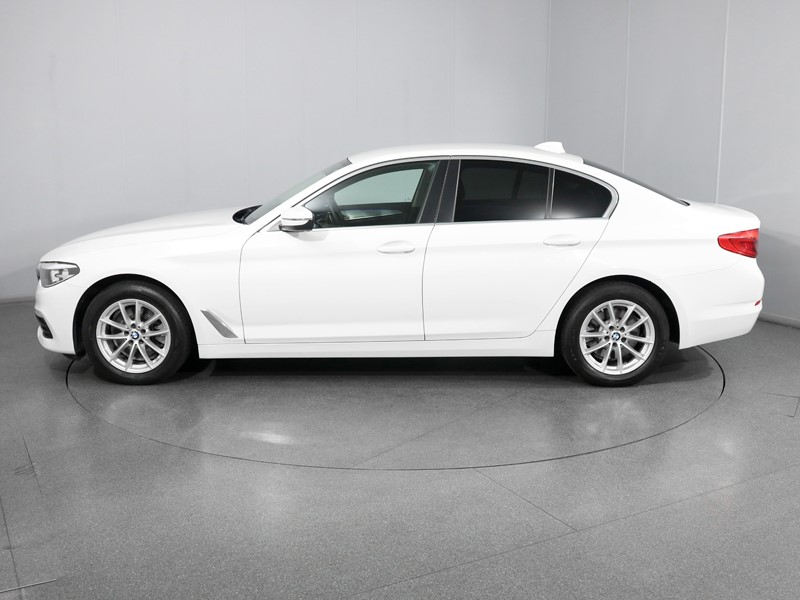 2019 (69) BMW 5 SERIES 520d SE 4dr Auto 3449345