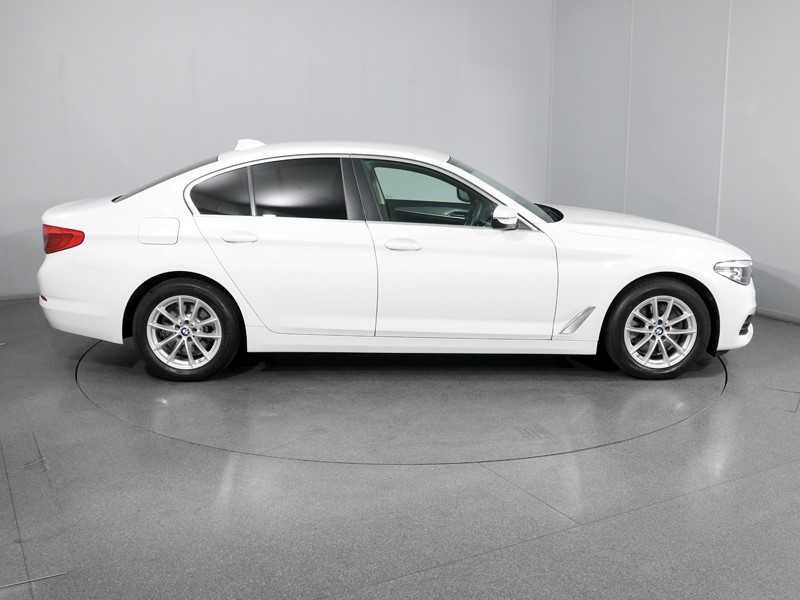 2019 (69) BMW 5 SERIES 520d SE 4dr Auto 3449302