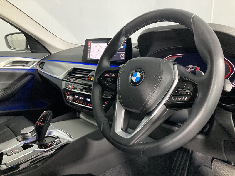 2019 (69) BMW 5 SERIES 520d SE 4dr Auto 3449305