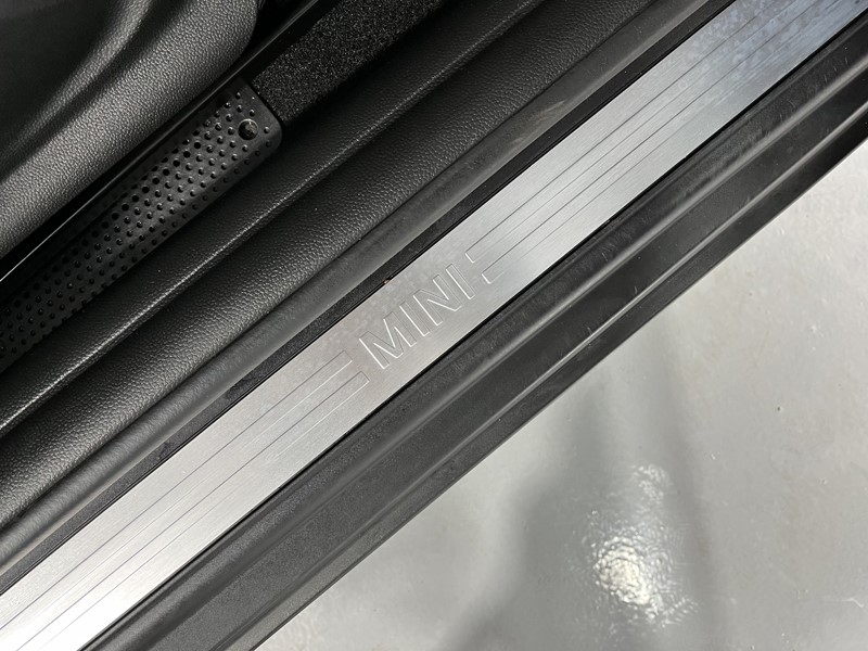 2020 (70) MINI HATCHBACK 1.5 Cooper Classic II 3dr 3472365