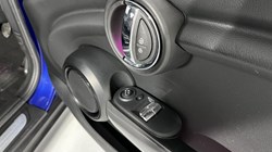 2020 (70) MINI HATCHBACK 1.5 Cooper Classic II 3dr 3472366