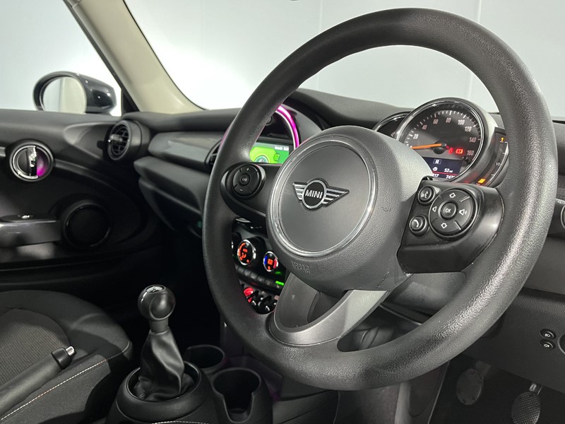 2020 (70) MINI HATCHBACK 1.5 Cooper Classic II 3dr 3472353