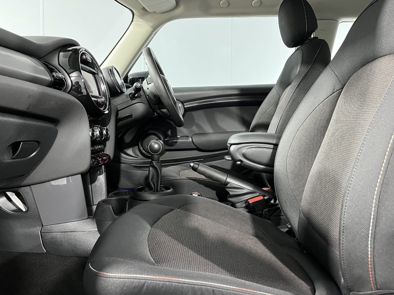 2020 (70) MINI HATCHBACK 1.5 Cooper Classic II 3dr 3472378