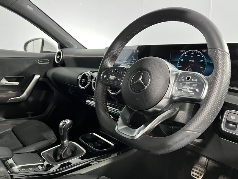 2021 (21) MERCEDES-BENZ A CLASS A180 AMG Line 5dr 3469589