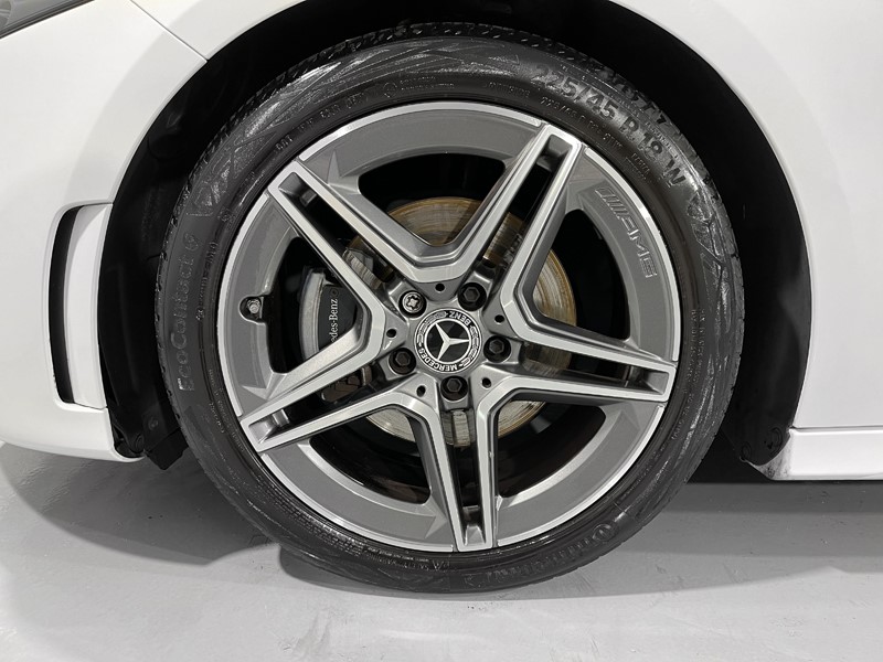 2021 (21) MERCEDES-BENZ A CLASS A180 AMG Line 5dr 3469597