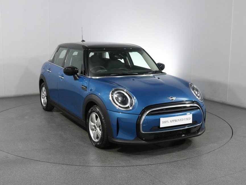 2024 (24) MINI HATCHBACK 1.5 Cooper Classic Premium 5dr Auto