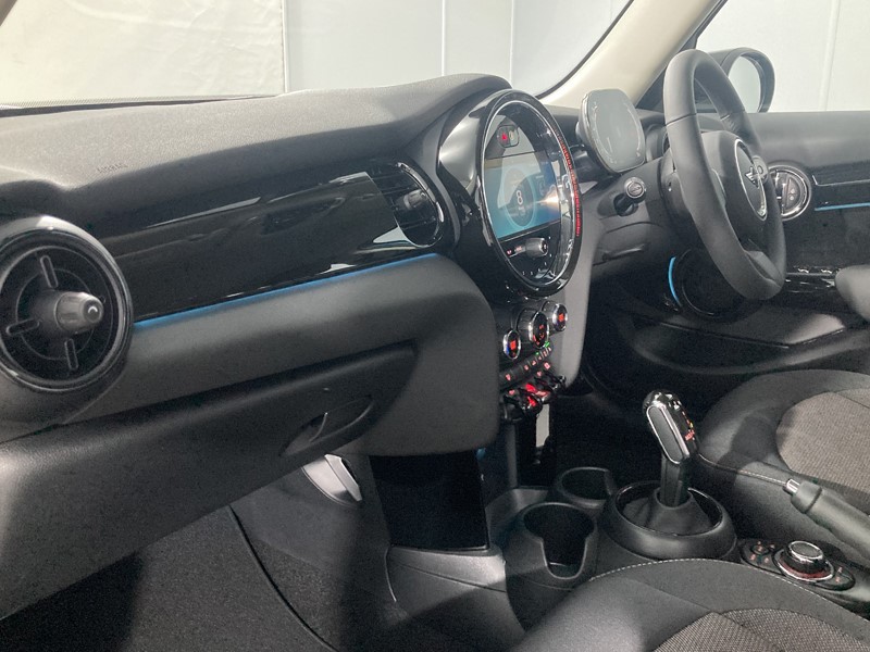 2024 (24) MINI HATCHBACK 1.5 Cooper Classic Premium 5dr Auto 3480813