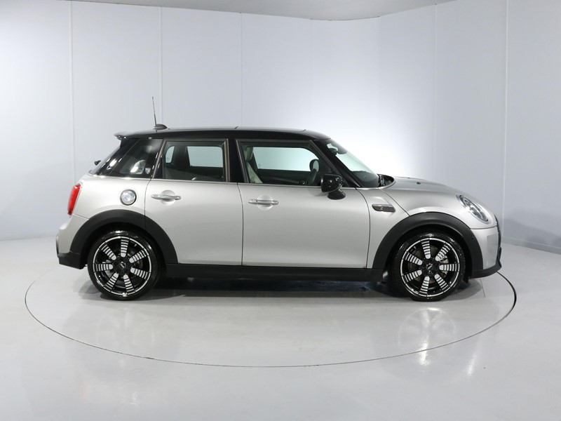 2022 (72) MINI HATCHBACK 2.0 Cooper S Exclusive 5dr Auto 3506123