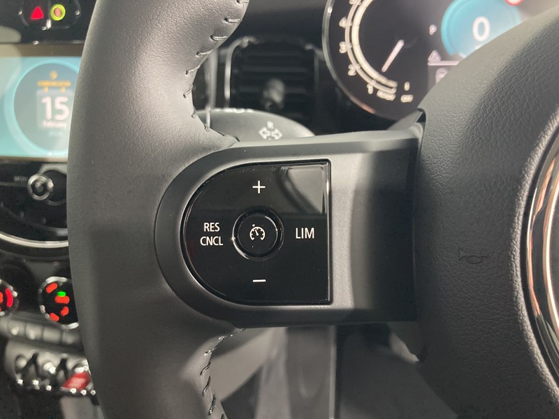 2024 (73) MINI HATCHBACK 1.5 Cooper Classic Premium 5dr Auto 3480783