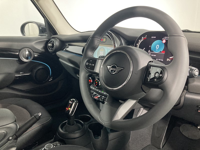 2024 (73) MINI HATCHBACK 1.5 Cooper Classic Premium 5dr Auto 3480767