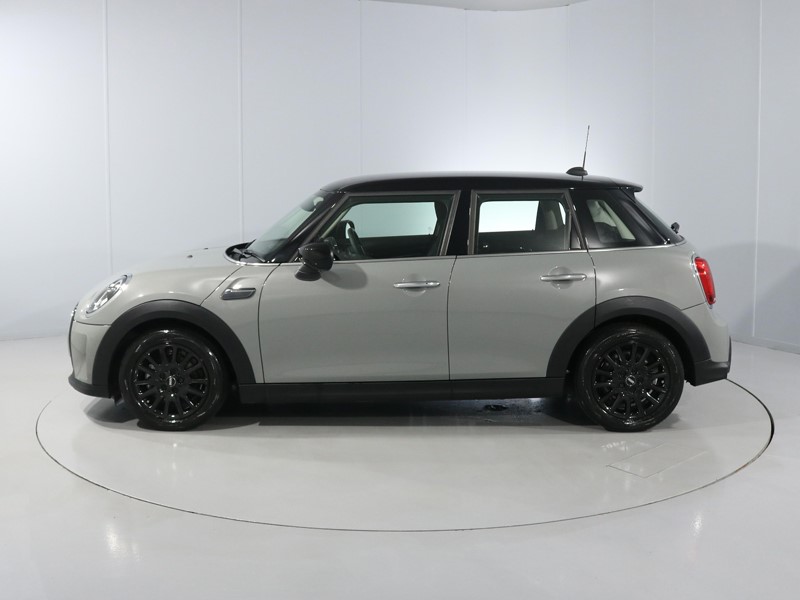 2022 (72) MINI HATCHBACK 1.5 Cooper Classic 5dr Auto 3526693