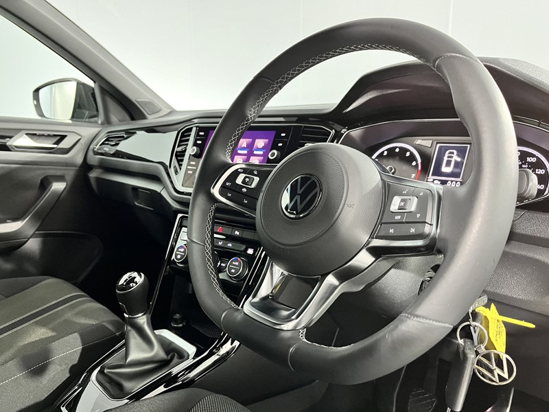2021 (71) VOLKSWAGEN T-ROC 1.5 TSI EVO Black Edition 5dr 3515668