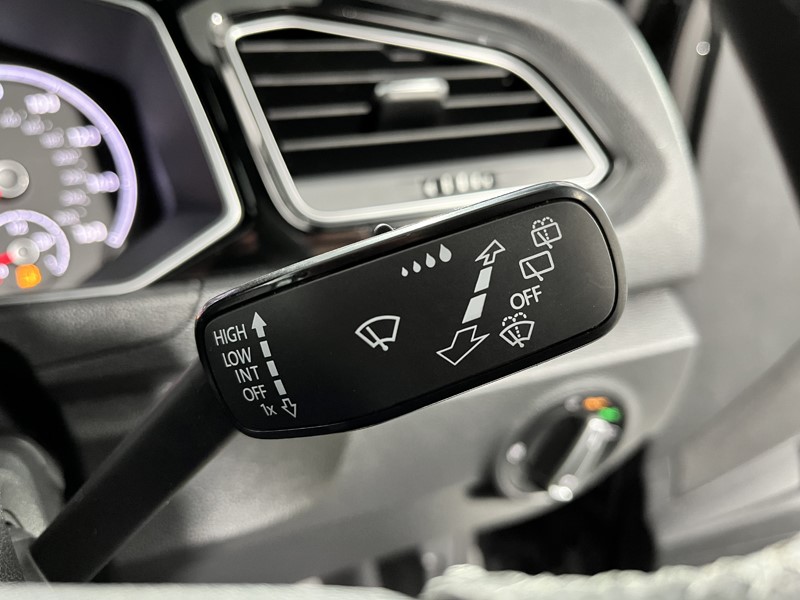 2021 (71) VOLKSWAGEN T-ROC 1.5 TSI EVO Black Edition 5dr 3515685