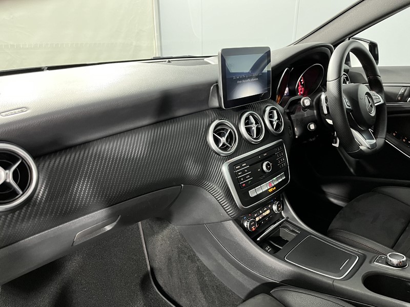 2017 (67) MERCEDES-BENZ A CLASS A180d AMG Line 5dr Auto 3515480