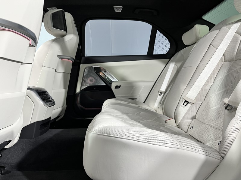 2024 (74) BMW 7 SERIES 750e xDrive M Sport 4dr Auto 4134607