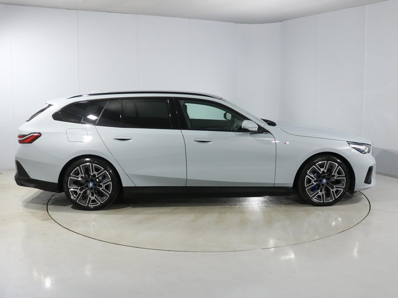 2025 (25) BMW I5 250kW eDrive40 M Sport 84kWh 5dr Auto [Tech PLUS] 4679697