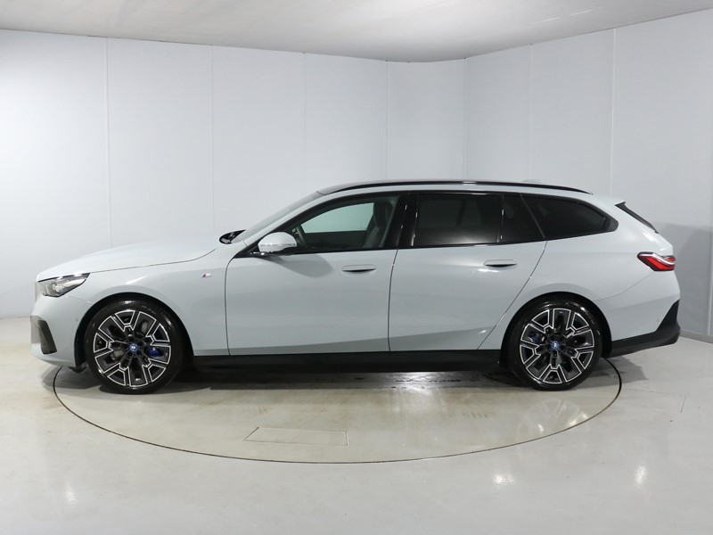 2025 (25) BMW I5 250kW eDrive40 M Sport 84kWh 5dr Auto [Tech PLUS] 4679748