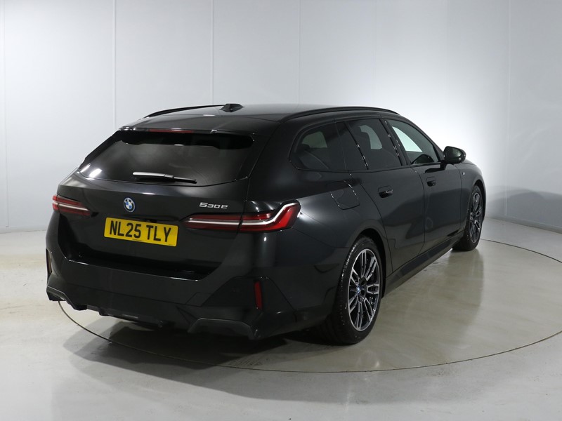 2025 (25) BMW 5 SERIES 530e M Sport Pro 5dr Auto [Comfort Plus] 4281442