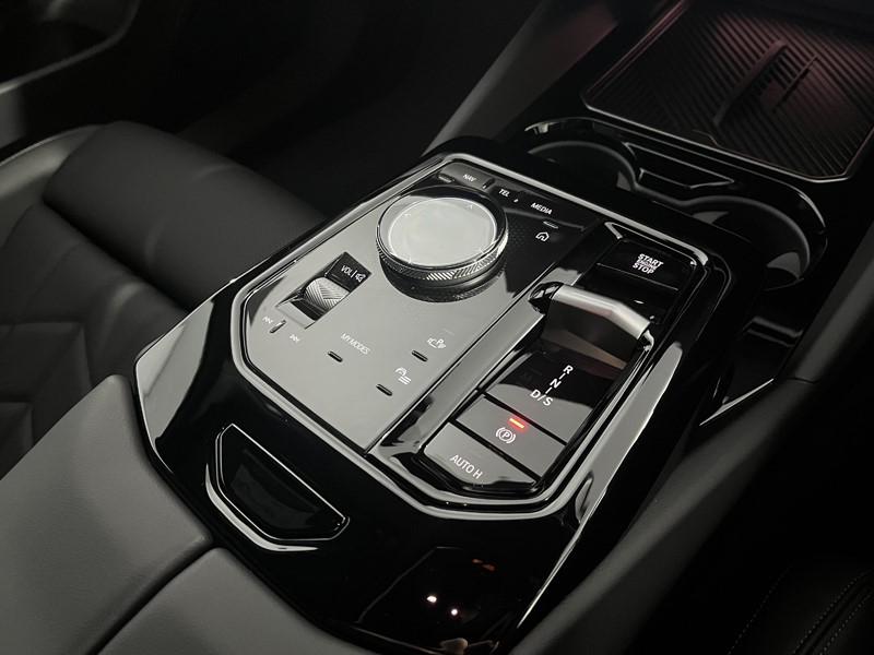 2025 (25) BMW 5 SERIES 530e M Sport Pro 5dr Auto [Comfort Plus] 4281405