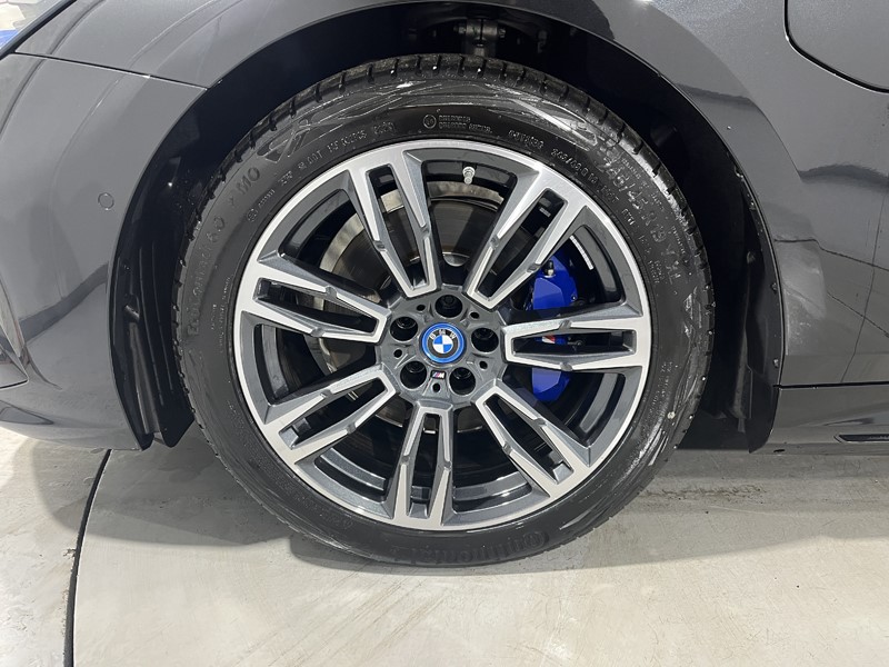 2025 (25) BMW 5 SERIES 530e M Sport Pro 5dr Auto [Comfort Plus] 4281409