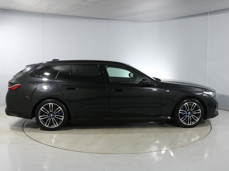 2025 (25) BMW 5 SERIES 530e M Sport Pro 5dr Auto [Comfort Plus] 4281398