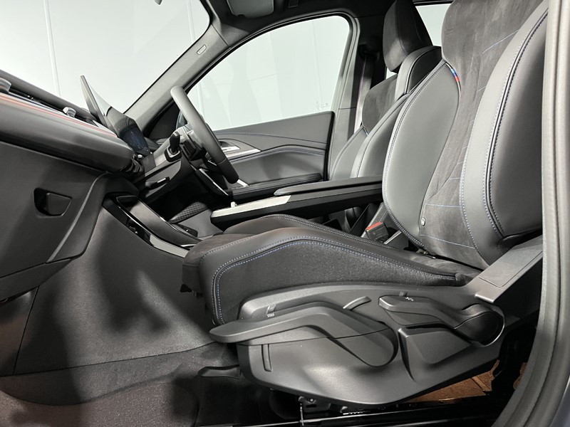 2025 (25) BMW iX1 150kW eDrive20 M Sport 65kWh 5dr Auto 4502259