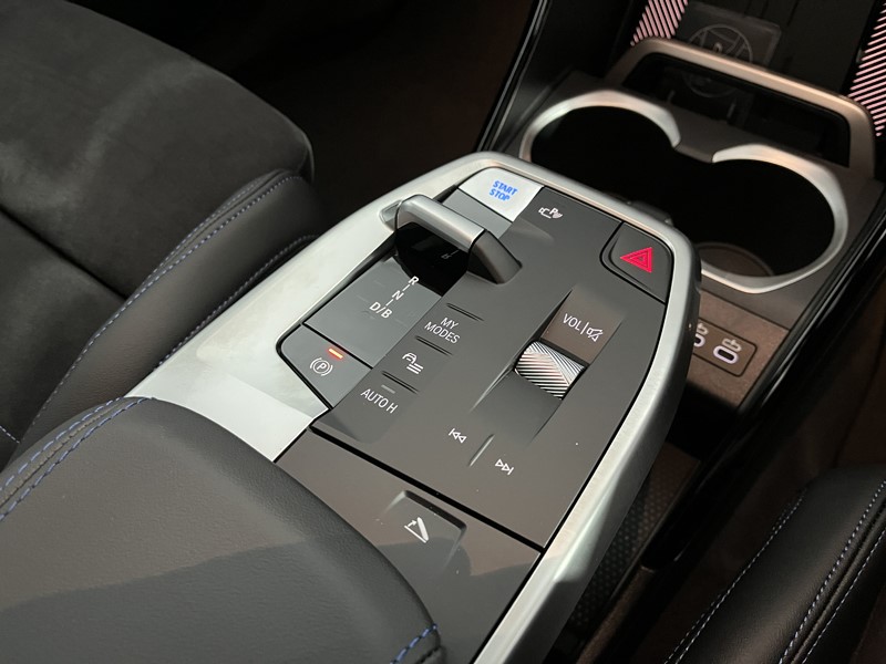 2025 (25) BMW iX1 150kW eDrive20 M Sport 65kWh 5dr Auto 4502237