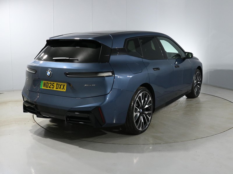 2025 (25) BMW iX 300kW xDrive45 M Sport 101kWh 5dr Auto 4502225