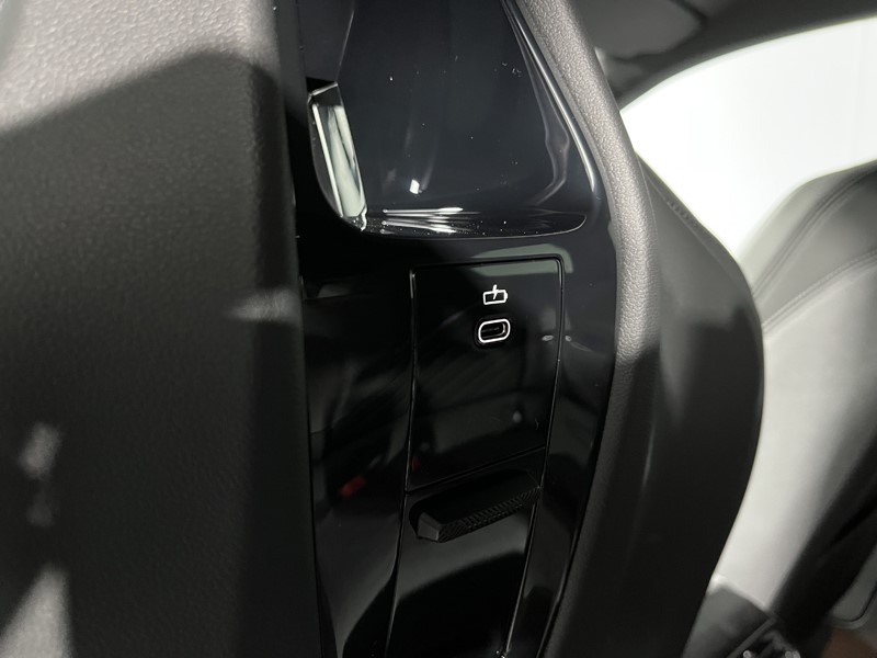 2025 (25) BMW iX 300kW xDrive45 M Sport 101kWh 5dr Auto 4502212