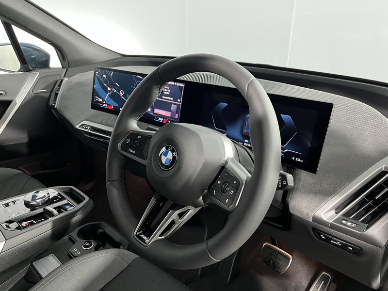 2025 (25) BMW iX 300kW xDrive45 M Sport 101kWh 5dr Auto 4502179