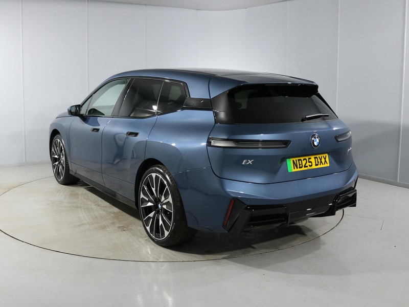 2025 (25) BMW iX 300kW xDrive45 M Sport 101kWh 5dr Auto 4502175