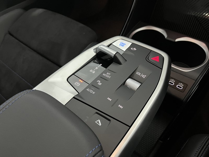 2025 (25) BMW iX2 150kW eDrive20 M Sport 65kWh 5dr Auto 4556077