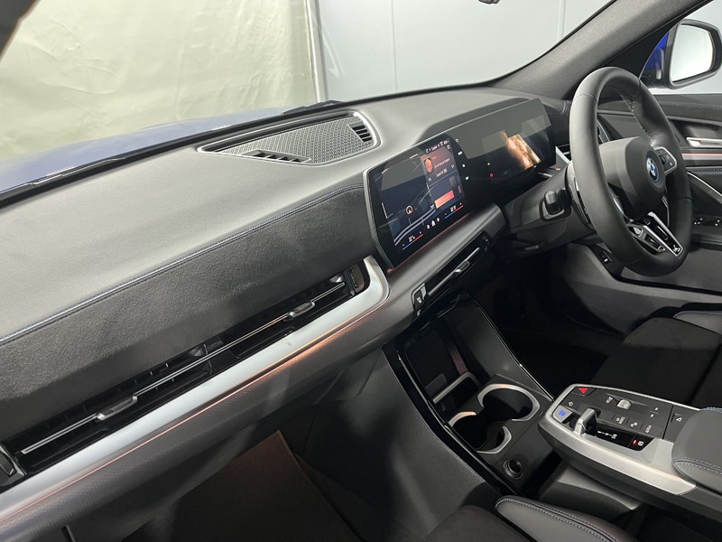 2025 (25) BMW iX2 150kW eDrive20 M Sport 65kWh 5dr Auto 4506667