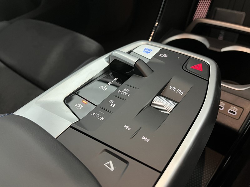 2025 (25) BMW iX2 150kW eDrive20 M Sport 65kWh 5dr Auto 4992639