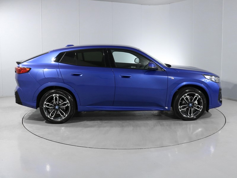 2025 (25) BMW iX2 150kW eDrive20 M Sport 65kWh 5dr Auto 4992617