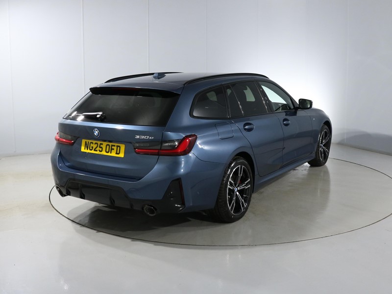 2025 (25) BMW 3 SERIES 330e 22.3 kWh M Sport 5dr Step Auto 4605188