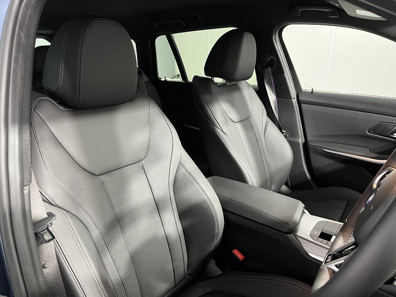 2025 (25) BMW 3 SERIES 330e 22.3 kWh M Sport 5dr Step Auto 4605150