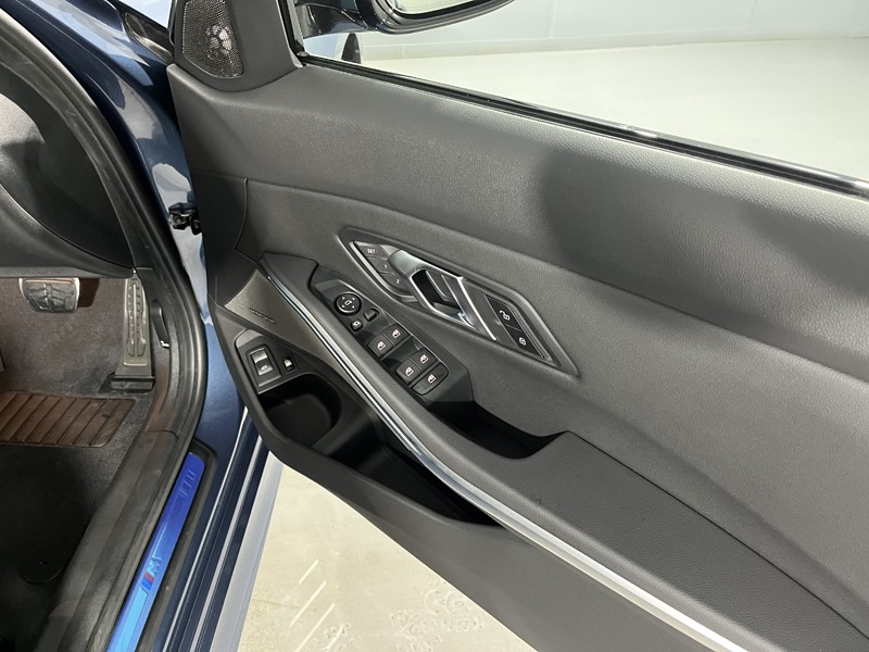 2025 (25) BMW 3 SERIES 330e 22.3 kWh M Sport 5dr Step Auto 4605159