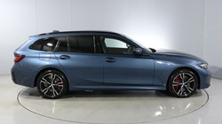 2025 (25) BMW 3 SERIES 330e 22.3 kWh M Sport 5dr Step Auto 4605142